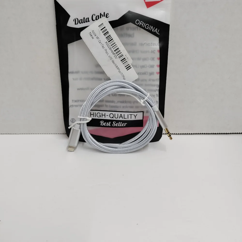 Adapter For iPhone 7 8 X XS 11 12 to 3.5mm AUX Audio Car Adapter Cord - Silver.